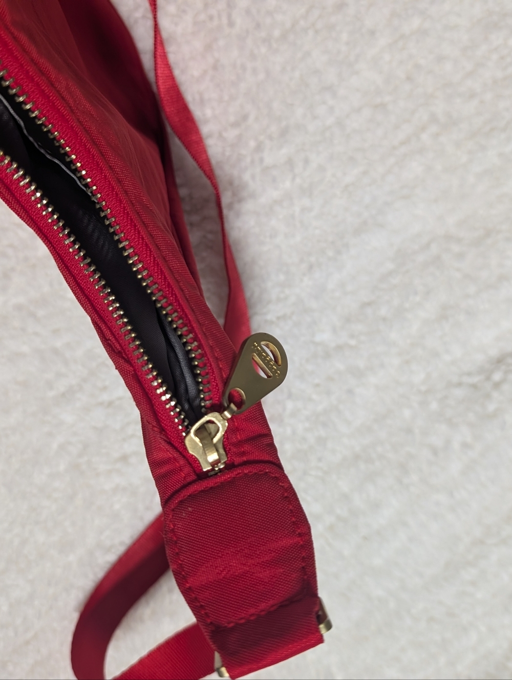Baggallini | True Red Crossbody Purse - Picture 4 of 8